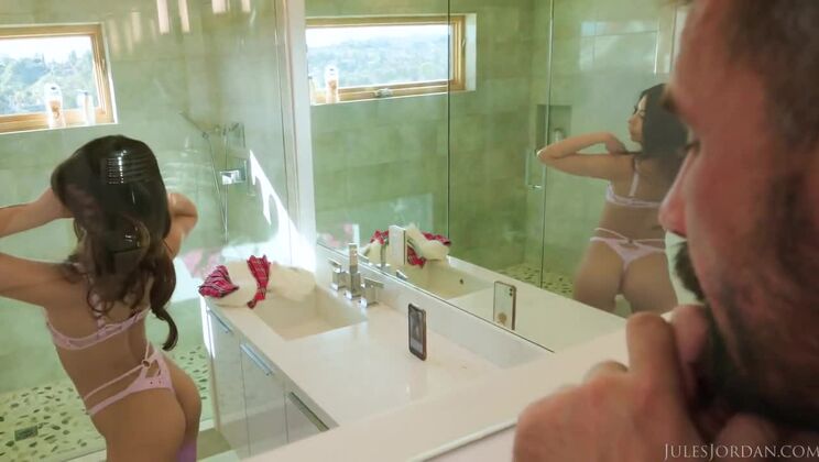 Brunette Xxlayna Marie destroyed by fat cock