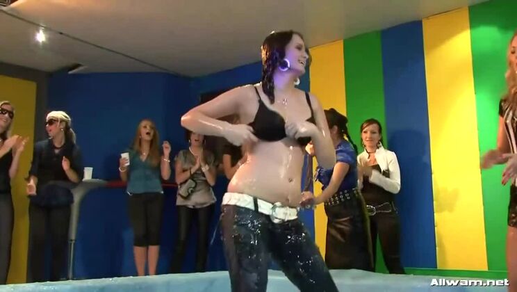 Eva Everheart - Euro Babe Goes Wild in Slippery Gel