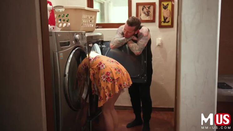 Izzy Lush Wet & Wild Laundry Day