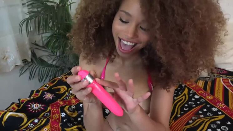 Solo Cecilia Lion Brunette Using Vibrator