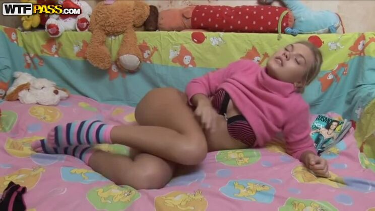 Kathleen Pitts pussy play with sex toys homemade