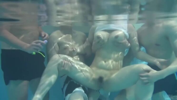 Mature slut Suzuna Komiya shows off her oral talents uncensored