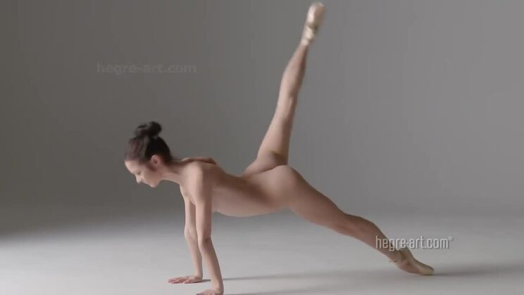 Julietta and Magdalena's Intimate Nude Ballet Experience