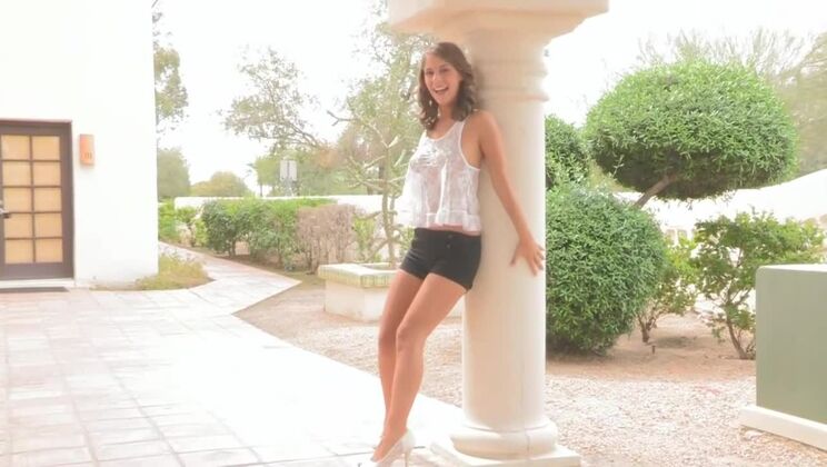 Quick Nude Presley Video