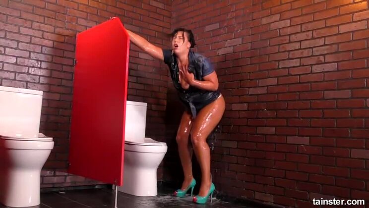 Aisha's High Heels Make Her Brunette Beauty Shine in Cumshot