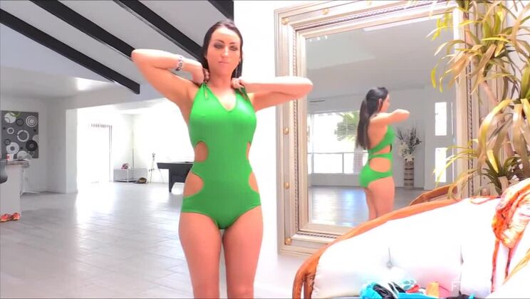 Sexy Solo Brunette Session