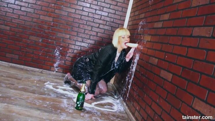 Tattooed MILF in Leather, Solo Cum Fest