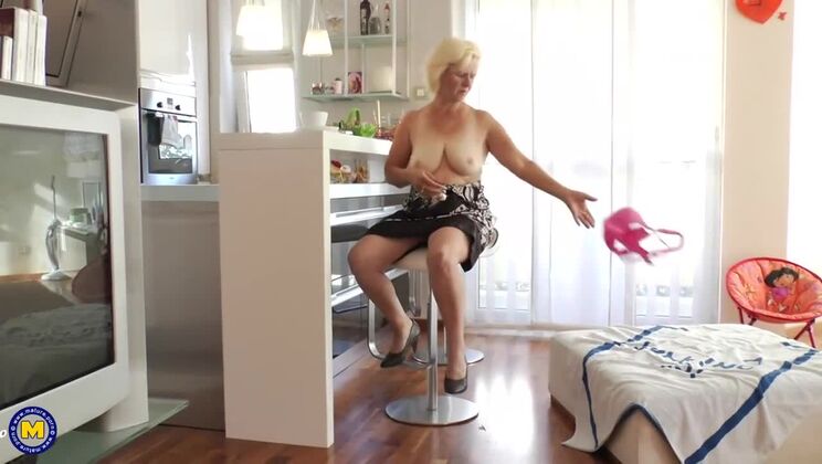 [Mature.nl] - Mature Blonde Janice's Horny Wet Encounter - Janice