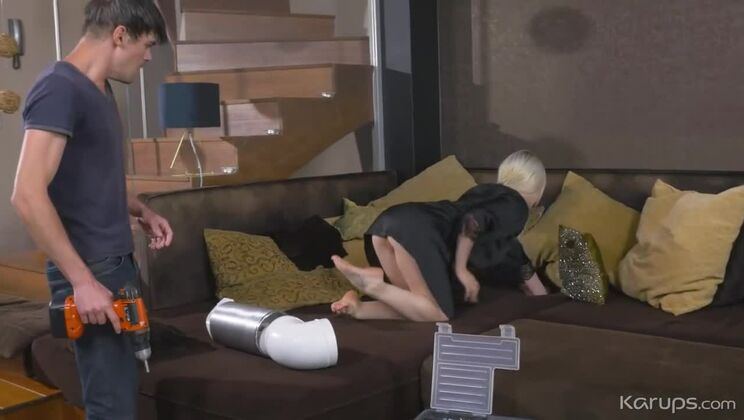 Blonde Tattooed Angie Lynx Loves to be Drilled