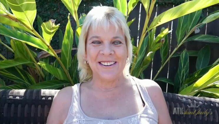 Sindy Silver's Mature and Outdoor Masturbation