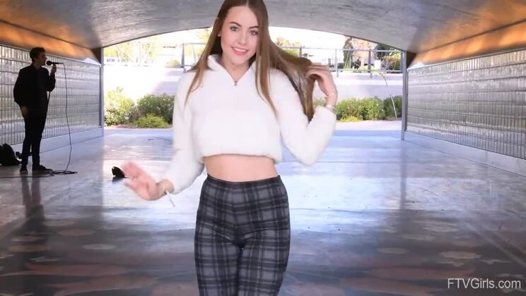 Naomi’s Intense Solo Orgasm Session