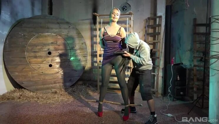 Nikky Dream's Vibrator Session: Bound and Climaxing