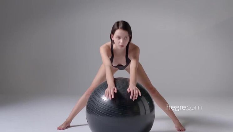 Naked Ariel Small Tits Beautiful Fitness