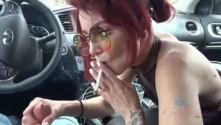  Your girlfriend Lola is super sexual and needy 