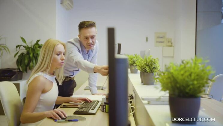 Angelika Grays' Seductive First Date Encounter