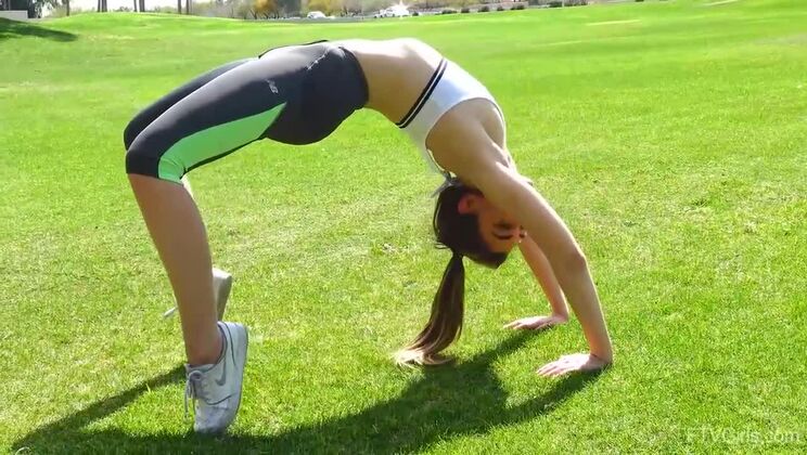 [FTVGirls] - Sexy and Beautiful Valentina Alone - Valentina