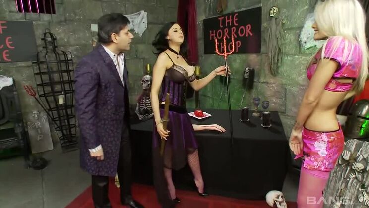 Blonde and Brunette MILFs in Threesome with Jasmine