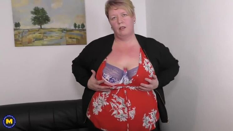 Blonde Big Tits BBW Woman Enjoys Solo Time