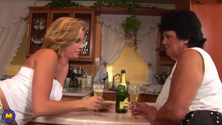 Old Lesbian Women Fucking Young Girls