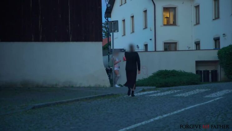 [ForgiveMeFather] - Blonde Amateur Seduces Priest with Big Ass - Scarlett Sawyer