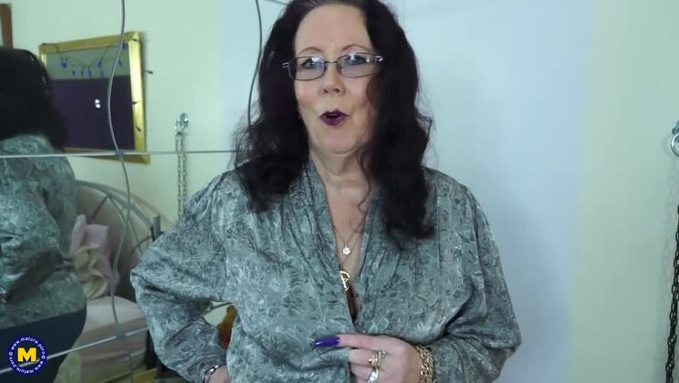 Mature Zadi in Stockings Solos