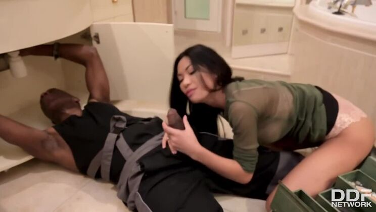 [DDFNetwork] - Asian Babe Polly Pons Sucks Plumber's Dick - Polly Pons