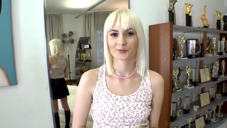 Incredible Big Ass and Tits Cumshot Show