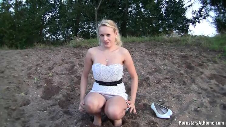 [Tainster] - Outdoor Fetish Pissing with Welli - Welli