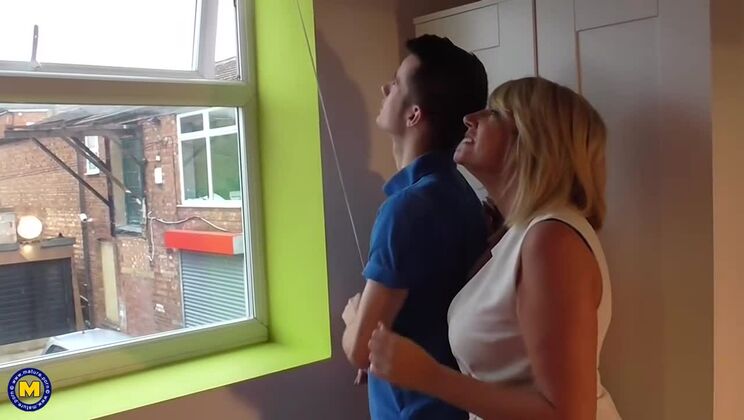 Amy, a British housewife, gets laid and gives head