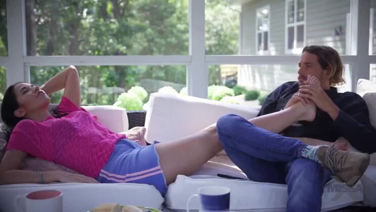 Brunette Teen's Handjob Fantasy