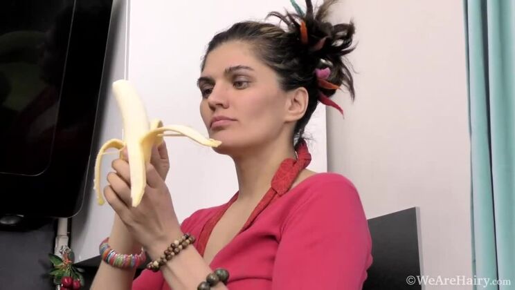 Brunette Bombshell Ananda Ray Masturbates with Toy