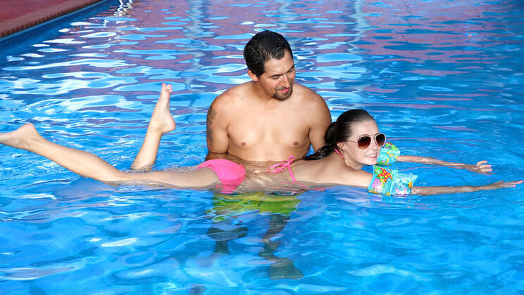 Teen Petite Girl Bathes in Cum