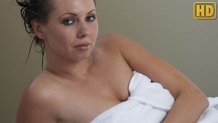 [SelfDesire] - Darla Gets Wet and Dirty