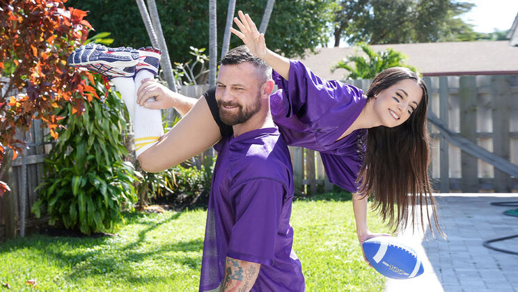 [ExxxtraSmall] - Petite Freya's Big Blow - Freya Von Doom - Sergeant Miles