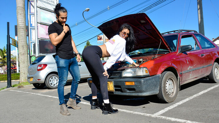 [Oyeloca] - Mario Leon Seduces Young Cassandra in Pink - Cassandra - Mario Leon