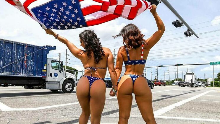 Double Blowjob Leads to Hardcore Threesome Fuck