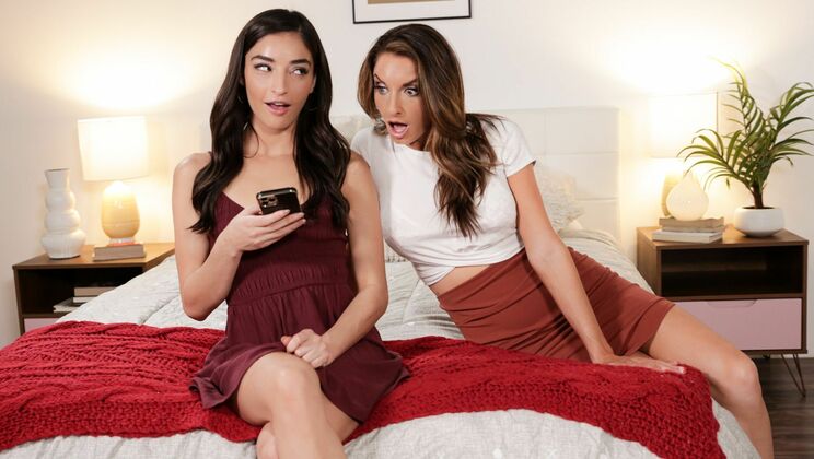 Lesbian Pussy Licking and 69: Silvia and Emily