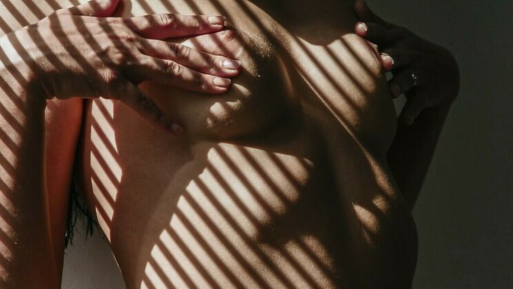 Leanne Lace in Candlelit Bathroom Fun