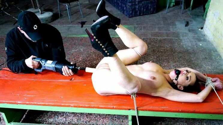 [Submissed] - BDSM machine fucks Azoe senseless - Azoe