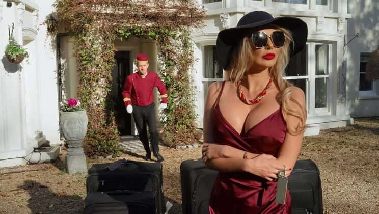 [Brazzers] - Bellhop Blowjob and Facial - Danny D - Amber Jayne