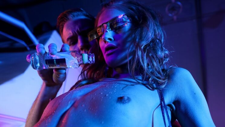 [Brazzers] - Danny D's Facial Frenzy with Blonde Tiffany - Tiffany Tatum - Danny D