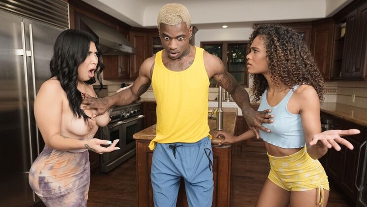 [Brazzers] -  Teen Threesome with Tokyo!