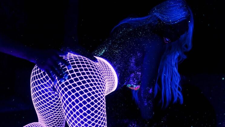 Corvus Gives Kayla Kayden a Blowjob and Facial