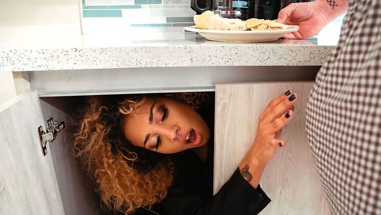 [TeensLoveHugeCocks] - The Burglar Gets a Blowjob - jmac - Xianna Hill