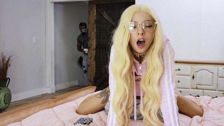 Amateur Teen Learns to Deepthroat