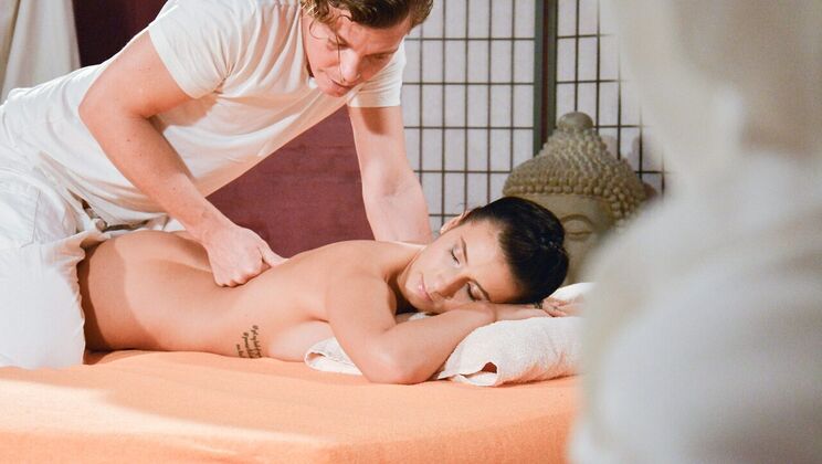 [MassageRooms] - Nelly Kent's Big Cock Ride in Reverse Cowgirl - Nelly Kent - Ricky Rascal