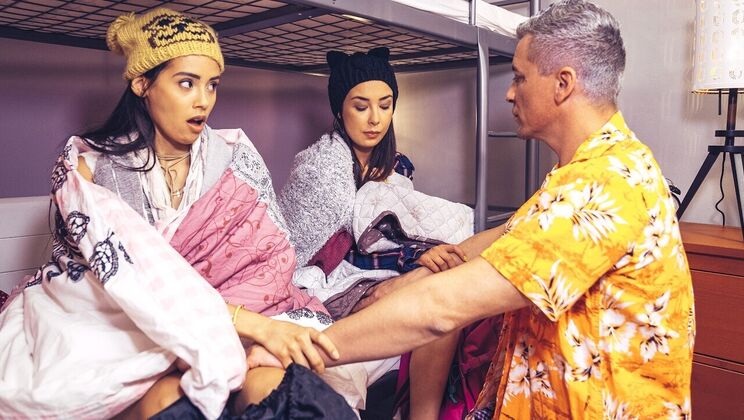 [FakeHostel] - DeLuxe Threesome Experience with Steve and Freya - Andreina DeLuxe - Steve Q - Freya Dee