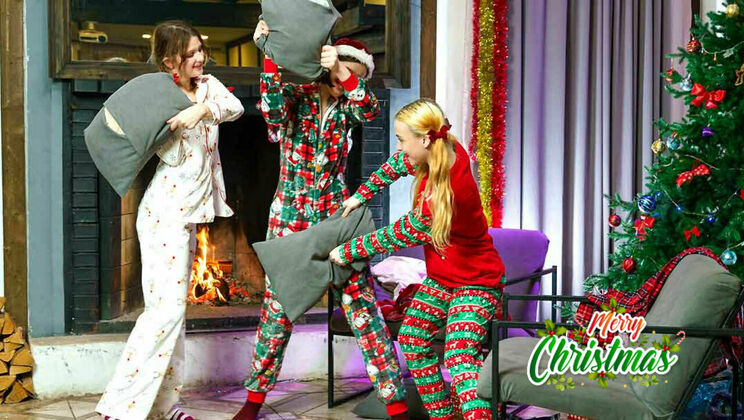 [ClubSweethearts] - Naughty Teens Get Ready for Santa - Margo von Teese - Lina Sun - Blair Venimore