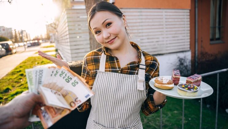 [PublicAgent] - Creamy Cakes and Doggystyle Fun - Erik Everhard - Luna Truelove