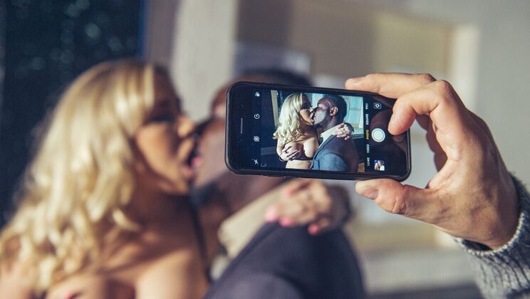 [FakeHubOriginals] - Blonde Ambition: Pub Seductions - Karlie Simon - Antonio Black - Marc Kaye